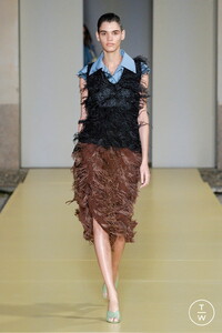 salvatore-ferragamo-ss21-0020-e40ca9.thumb.jpg.40e634b5fa06726bdc59d89ba9d40535.jpg