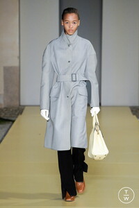 salvatore-ferragamo-ss21-0028-0632f0.thumb.jpg.180dd8e46babe4dfc1e3e5ad281a5637.jpg