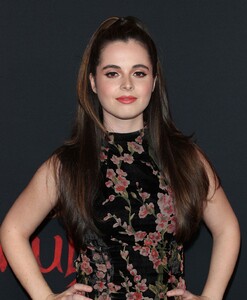 vanessa-marano-at-mulan-premiere-in-hollywood-03-09-2020-3.jpg