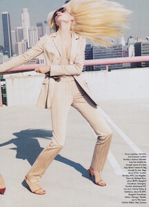 von_Unwerth_US_Vogue_February_1997_02.thumb.jpg.8725413677fc919383eac0023ce7bdca.jpg