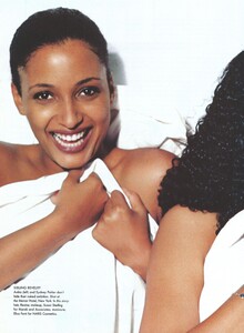 von_Unwerth_US_Vogue_January_1999_05.thumb.jpg.6531821bd408b57bdbace7e9d6c3f0e4.jpg