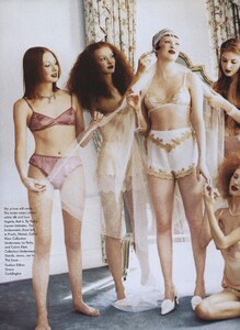 von_Unwerth_US_Vogue_June_1998_01.thumb.jpg.c16d7a8ccb4435b3a7eab50a914bdc19.jpg