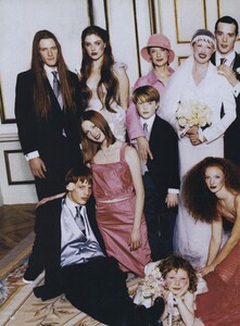 von_Unwerth_US_Vogue_June_1998_03.thumb.jpg.c0d448bd72c2c551786a1f8aebd4e793.jpg