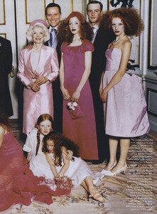 von_Unwerth_US_Vogue_June_1998_04.thumb.jpg.fc01be1ed9e3299e92a5bd1e9580bbd7.jpg