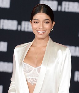 yovanna-ventura-at-ford-v-ferrari-premiere-in-hollywood-11-04-2019-1.jpg