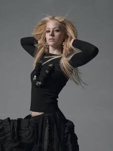 01212_Avril_Lavigne__Ford_Models_Shoot_08_123_165lo.jpg
