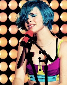 014f023895f8408ec887f25c7ce57c5f--hayley-williams-style-hayley-williams-blue-hair.jpg