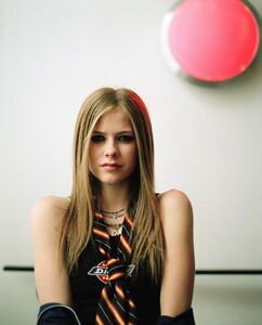 03959_Avril_Lavigne__Photoshoot_03_123_1133lo.jpg