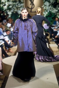 1025052562_YvesSaintLaurent2000HauteCouture164.thumb.jpg.0ea75ec5eb2374ca1ba34a7c39f10748.jpg