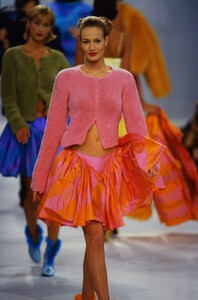 1065174664_IsaacMizrahiFall1994(16).thumb.jpg.c41037a7ca2251d0fdf2ad6144a0b8ec.jpg