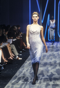 1079513653_Moschino1998WomenRTW63.thumb.jpg.90a1d9eae6ca94052694a1ffeb8422eb.jpg