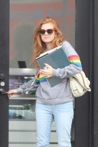109371987_isla-fisher-out-in-los-angeles-06-02-2019-0.jpg