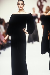 110504047_YvesSaintLaurent1992WomenRTW171.thumb.jpg.b3035da3276b7082f68ecf028abe6f26.jpg