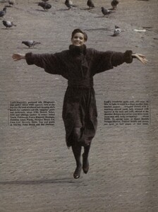 1106493626_VOGUEUSAug198207.thumb.jpg.8e36f23a3f8e61c4999ae1e645d60997.jpg