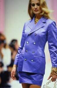 1118592533_salvatore-ferragamo-ss-1992(4).thumb.jpg.8b0b462fa27cb320e9837ee1aa42d8b9.jpg