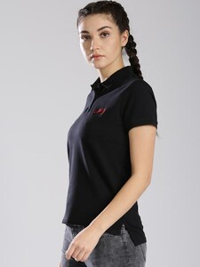 11519714094897-Levis-Women-Black-Solid-Polo-Collar-T-shirt-4821519714094811-3.jpeg