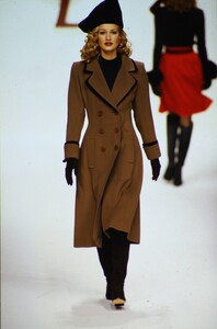 116302248_ysl-fw-1994(3).thumb.jpg.b76cac7be6553bb7a3708a8e29720fbd.jpg