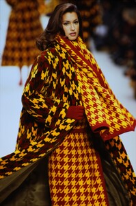 1179264650_oscar-de-la-renta-fw-1992(6).thumb.jpg.c2e8b7df5914fed1e1a6bf033e630a73.jpg