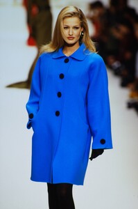 1185386104_oscar-de-la-renta-fw-1992(8).thumb.jpg.0a79cb9c7eed12ef58c1d4d3e42a2d91.jpg