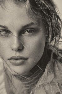Jonas Müller for ELLE Bulgaria_9.jpg