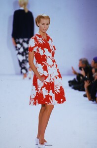 1214180032_IsaacMizrahiSpring1996(17).thumb.jpg.00a7aee3880f08ba9bf6de3083aee063.jpg