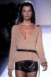 1260593204_VictorAlfaro2000WomenRTW7.thumb.jpg.1ff530188b053b1003dbc43507b1b43a.jpg