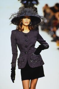 1263458802_oscar-de-la-renta-fw-1992(2).thumb.jpg.e20b748a72b439c2a92bd73f9f1bc0bc.jpg