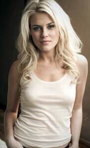 Rachael Taylor 009.jpg