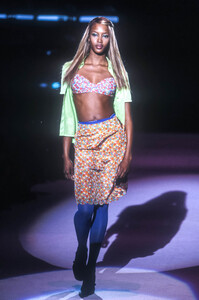 1299419555_VersusbyDonatella1996WomenRTW13.thumb.jpg.66be7bca3bc0a33f96c38c31ec36836f.jpg