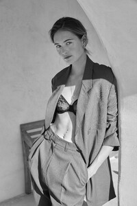 ROSE+&+IVY+In+the+Desert+with+Sanne+Vloet+The+Model+and+Entrepreneur+and+Founder+of+Izé+Skincare.jpeg