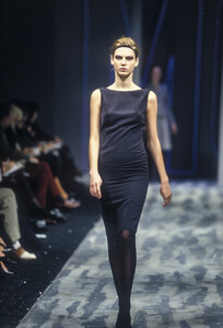 1338160289_Moschino1998WomenRTW96.thumb.jpg.c0ce918887e1e214b52ae513a829915a.jpg