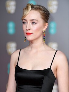 135442272_saoirse-ronan-00-2.jpg