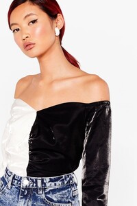 1356127741_black-the-half-of-it-off-the-shoulder-two-tone-top(2).thumb.jpeg.9c8c77ce93f9faa4eb497403552add9f.jpeg