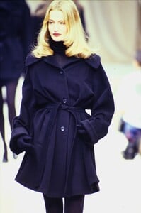 1370275703_jil-sander-fw-1991(4).thumb.jpg.ff692eb97f3063798eaa5656513ad054.jpg