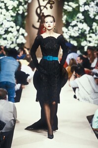 1376231603_YvesSaintLaurent1995HauteCouture84.thumb.jpg.edd5e2d2b3f6c57367eda4cd050e7fd0.jpg