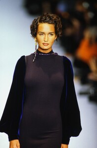 1385774374_Dior-FALL-1994(3).thumb.jpg.16f1147caafce1b71369dd964b228357.jpg