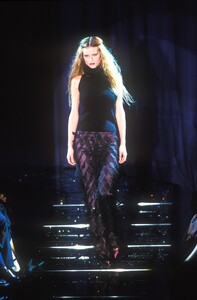 1461368434_Versace1998WomenRTW64.thumb.jpg.96e06c1f5fe68c6c6839c093cd495843.jpg