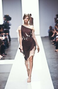 1501468389_Fendi2000WomenRTW89.thumb.jpg.dd5ab1e6c44541435832f87850c55b3f.jpg