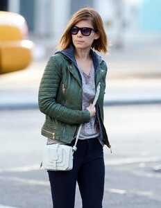 Kate+Mara+Out+And+About+In+NYC+J1Wr4UTHX_Sx.jpg