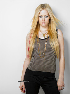 Lucky-Magazine-Outtakes-2008-avril-lavigne-15923301-1126-1500 (1).jpg