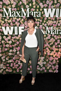 Isabelle+Fuhrman+Suits+Pantsuit+amIgDrtZIRwl.jpg