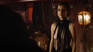 1556840245_LivLisaFries-BabylonBerlin-S02E02_3.thumb.jpg.f889504185324eba7720884d882fec15.jpg