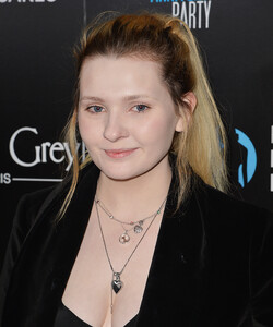 157275559_abigail-breslin-4.jpg