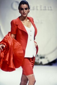 1575665037_ChristianDior1992HauteCouture52.thumb.jpg.d4551012587dcef324ef77606a3da748.jpg