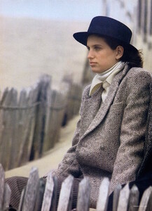 1606223667_UKVogueNovember1982GreatestCoverIntheCountryTerenceDonovan2.thumb.jpg.83413772b77d20ea8d76bb209a283933.jpg