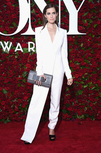 Allison+Williams+2016+Tony+Awards+Arrivals+sfRJ-230j41l.jpg