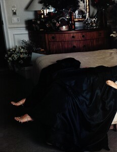 1653969239_VANITYFAIRUSApr199901.thumb.jpg.c660f2b3de81f864e81360e1c35223cd.jpg