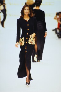 1662173794_oscar-de-la-renta-fw-1992(4).thumb.jpg.0fcb2804914687fd0e342e288b587b75.jpg