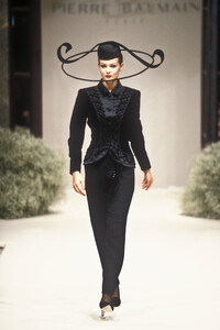 1695559511_PierreBalmain1995HauteCouture39.thumb.jpg.b8cb300be2c8f1d6d80563633da89c48.jpg