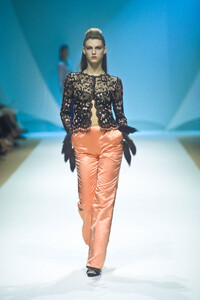 1776719228_PierreBalmain1999HauteCouture74.thumb.jpg.7e43b36edfe5f61a237f5558a844efd9.jpg